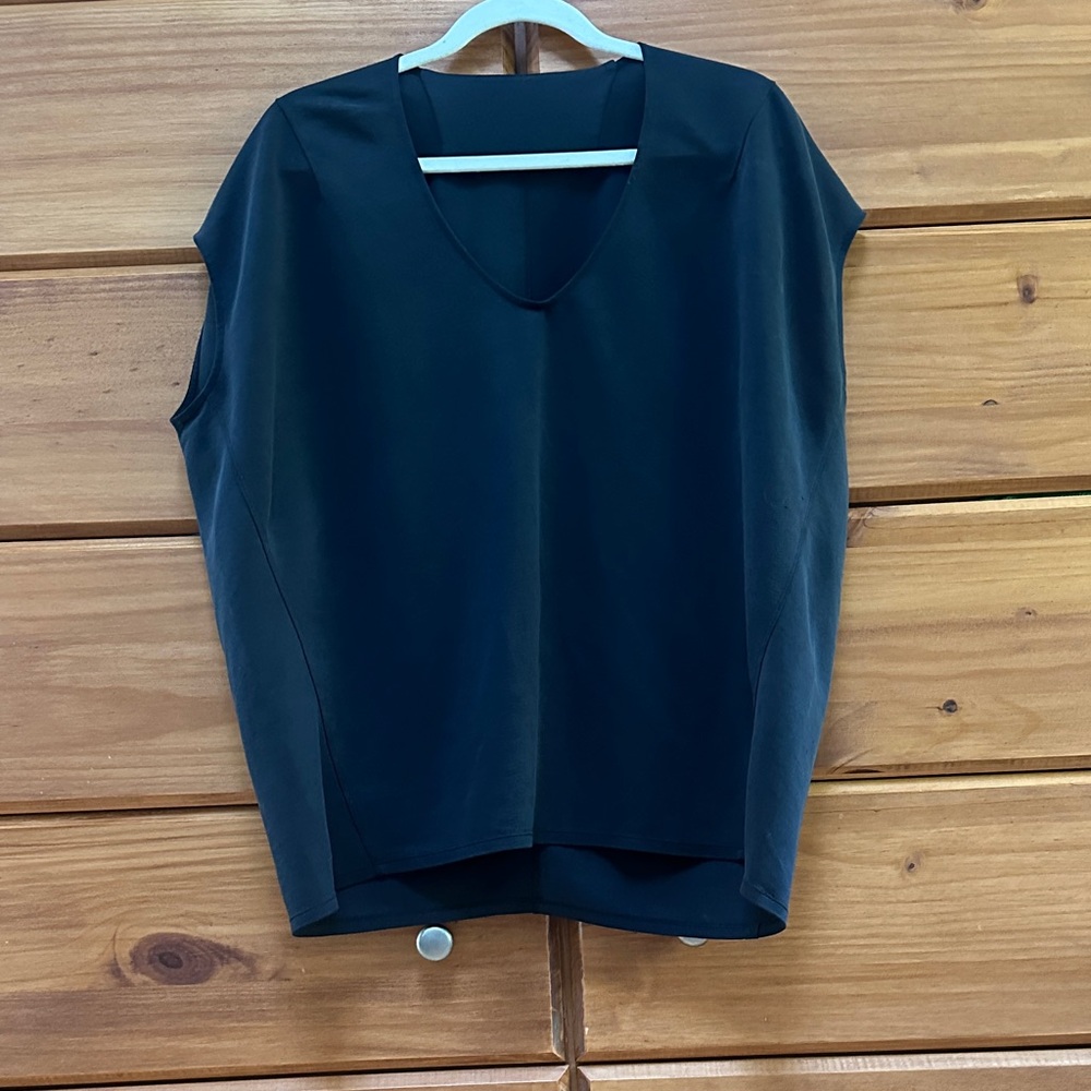 Lululemon dolman-ish soft top.